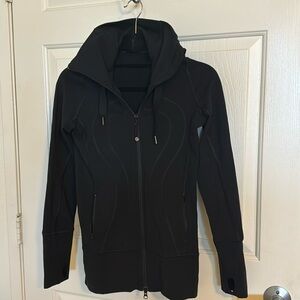 Lululemon zippered hoodie. Excellent condition. Size 2